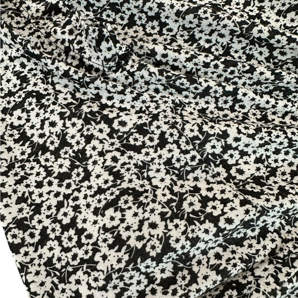 Lucky Brand Floral Front Twist Top Size L - Picture 17 of 17